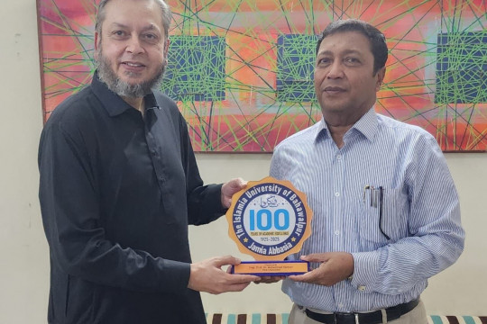 Prof. Dr. M. Iqbal Choudhary, OIC-COMSTECH Coordinator, met with the vice chancellor, Prof. Dr. Muhammad Kamran.