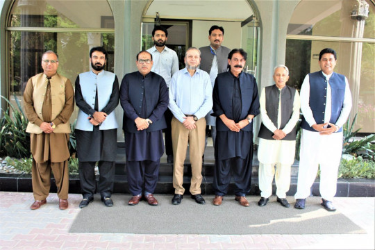 Chairman BISE Bahawalpur Ishtiaq Ahmed Gondal met with Vice Chancellor Prof. Dr. Muhammad Kamran at the IUB