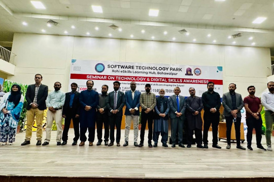 🌐 Digital Skills & Freelancing Seminar held at The Islamia University of Bahawalpur.