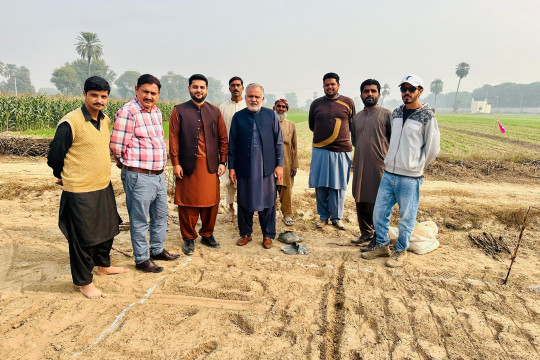 Prof. Dr. Tanveer Hussain Turabi, Dean, Faculty of Agriculture and Environment, IUB, visited the research area of ​​NRCI