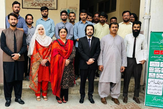 A team from E-khidmat Markaz visited IUB and highlighted various services