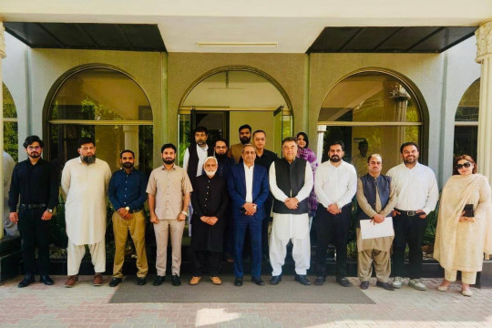 Codelab and Innovista Cholistan teams met with IUB members