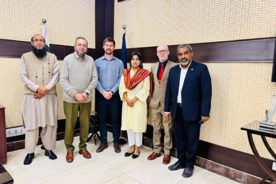 Cambridge's MAHSA Project team members met with VC Prof. Dr. Muhammad Kamran and visited SAFE-RH Lab