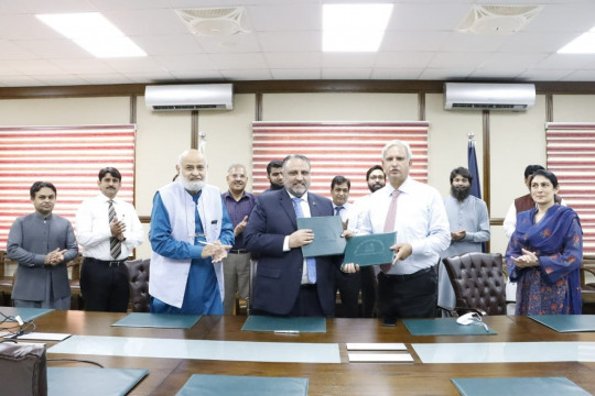 Signing of MoU between the Islamia University of Bahawalpur and Quaid-e-Azam Medical College Bahawalpur