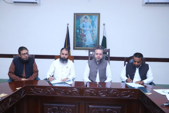MoU signed between IUB and Pixcile Agro Fertilizer & Seeds, Karachi!