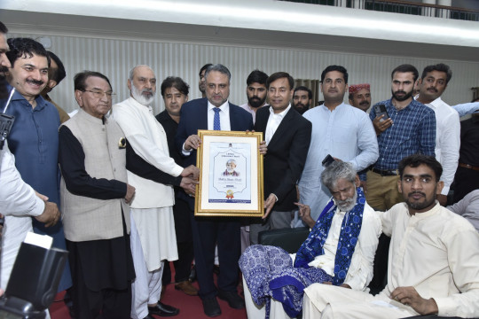 Renowned Saraiki poet Shakir Shujaabadi was honored with Lifetime Achievement Award by Islamia University of Bahawalpur