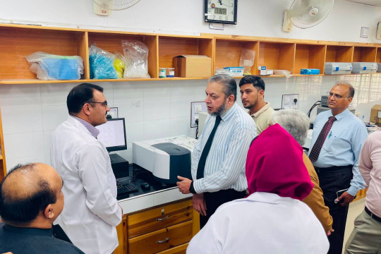Vice Chancellor Prof. Dr. Muhammad Kamran visited the labs of the Faculty of Chemical and Biological Sciences, IUB.