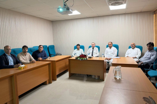 VC Prof. Dr. Muhammad Kamran visited the Institute of Physics and appreciated the institute's academic achievements.