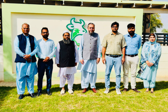 IUB Leadership Visits Vitagene Farms to Strengthen University–Industry Collaboration