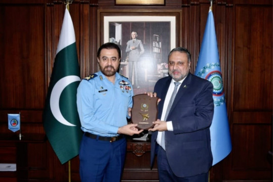 Engr. Prof. Dr. Athar Mahboob (Vice Chancellor) meets Air Marshal Muhammad Mughees Afzal (Chairman PAC)