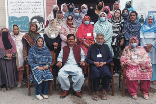 Dr. Abid Shahzad of IUB conducted a training session at Quaid-e-Azam Academy Bahawalpur