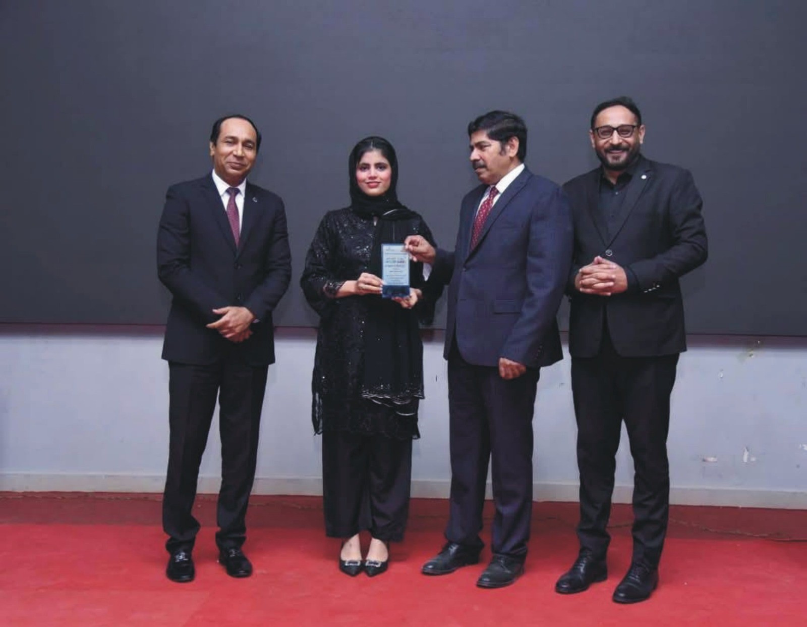 Nimrah Mehmood, a student of the Islamia University of Bahawalpur, has received the Youth Icon Award 2024