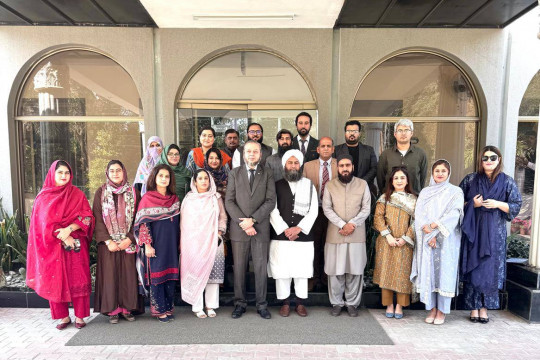 Appreciation ceremony of the organizers of 2nd International Conference on Aligning Global English with Local Cultures