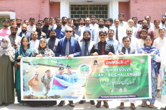 In celebration of the successful Marka e Haq Bunyan ul-Marsoos, a rally was organized at the IUB Khawaja Farid Campus.