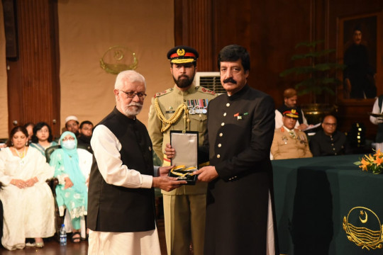 IUB Vice Chancellor Congratulates Family of Late Syed Masood Hasan Shahab Dehlvi on Sitara-i-Imtiaz