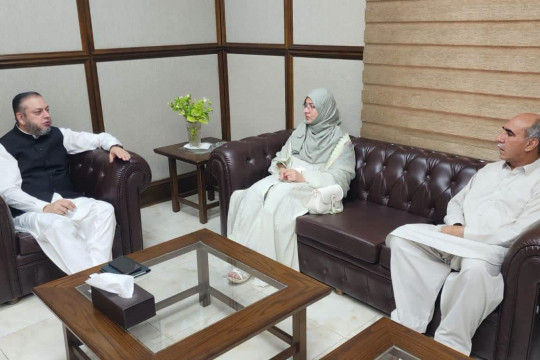 VC GSCWU Bahawalpur Prof. Dr. Shazia Anjum met VC IUB Prof. Dr. Muhammad Kamran.