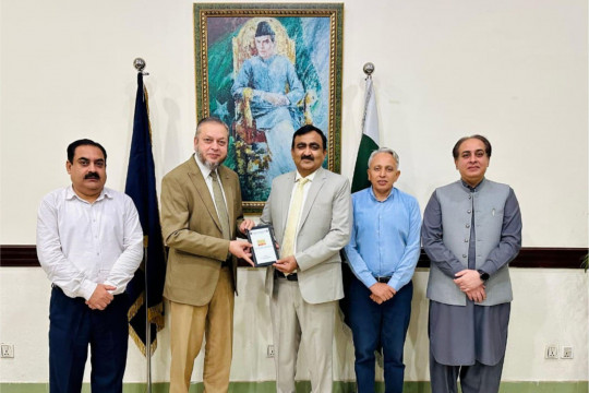 Renowned social personality Engineer Kamran Ehsan met with VC IUB Professor Dr. Muhammad Kamran.