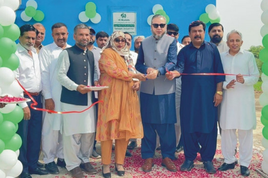 Vice Chancellor Prof. Dr. Muhammad Kamran inaugurated a water purification plant in Basti Shahbazpur, Bahawalpur.