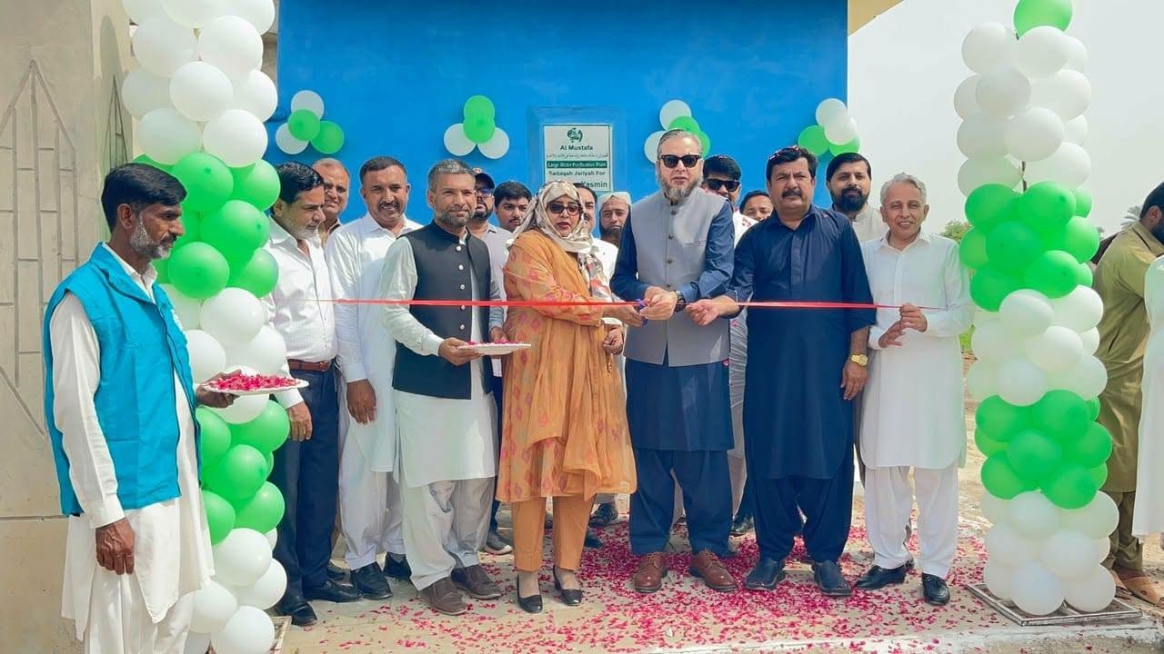 Vice Chancellor Prof. Dr. Muhammad Kamran inaugurated a water purification plant in Basti Shahbazpur, Bahawalpur.
