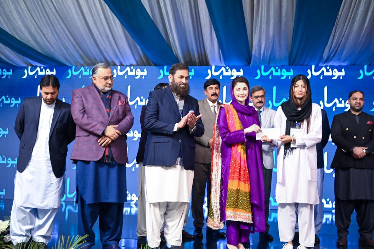 Honorable Cheif Minister Maryam Nawaz Sharif distribute Honhaar Scholarship Cheques to Students at the IUB