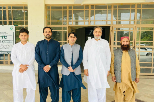 Visit of Dr. Abid Mahmood, Chief Executive of Punjab Agricultural Research Board, to the Department of Soil Science, IUB