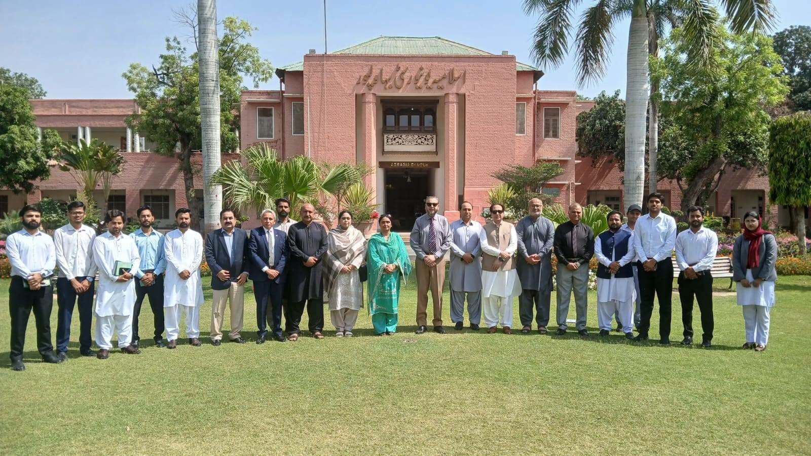 FDO delegation and Deputy District officer of Social Welfare and Bait ul Mal Bahawalpur visited the IUB.