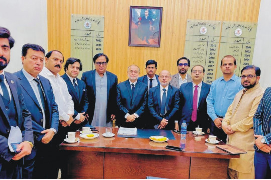 Prof. Dr. Rao Imran Habib along with faculty met with Sardar Abdul Basit Khan, President High Court Bar Bahawalpur