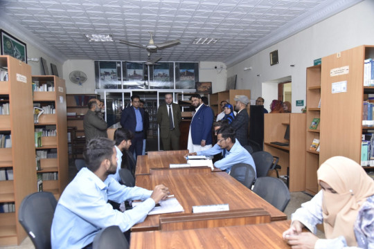 Vice-chancellor Prof. Dr. Muhammad Kamran visited and reviewed the Khawaja Farid Campus of IUB