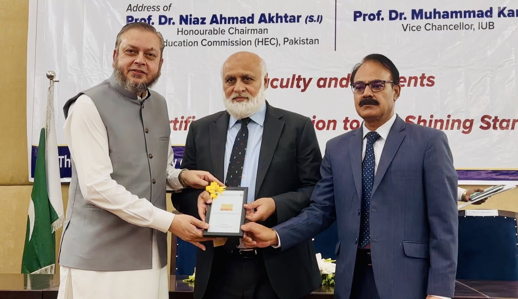 Honourable Chairman HEC Pakistan Prof. Dr. Niaz Ahmad Akhtar (S.I) visits the Islamia University of Bahawalpur