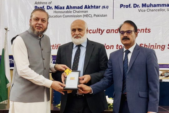Honourable Chairman HEC Pakistan Prof. Dr. Niaz Ahmad Akhtar (S.I) visits the Islamia University of Bahawalpur
