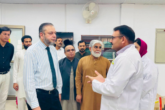 Vice Chancellor Prof. Dr. Muhammad Kamran paid a detailed visit to the Faculty of Chemical and Biological Sciences.