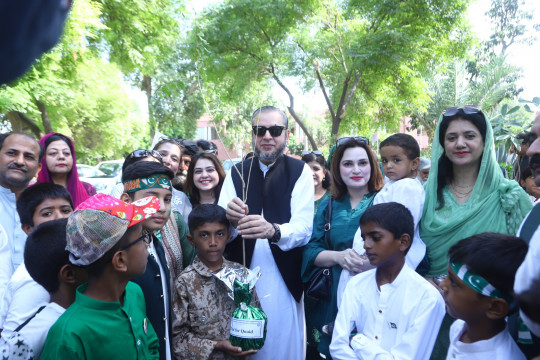 Plant for Quaid | Vice Chancellor Prof. Dr. Muhammad Kamran distributed tree saplings among children