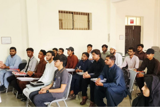VC Prof. Dr. Muhammad Kamran reviewed the teaching activities in various department at Baghdad ul Jadeed Campus.
