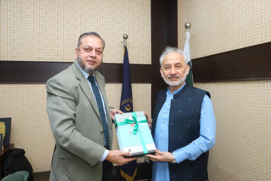 Prof. Ir. Dr. Amir Azam Khan, VC KFUEIT Rahim Yar Khan met with VC IUB Prof. Dr. Muhammad Kamran.