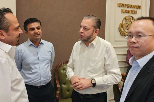 VC Prof. Dr. Muhammad Kamran meets Chinese delegation for establishment of state-of-the-art AI, STEM labs at IUB