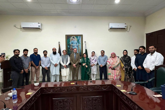 Vice Chancellor Prof. Dr. Muhammad Kamran talks to faculty members and alumni, discusses about AI courses