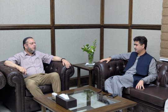 VC Thal University Bhakkar Prof. Dr. Saeed Ahmed Buzdar meets VC IUB Prof. Dr. Muhammad Kamran