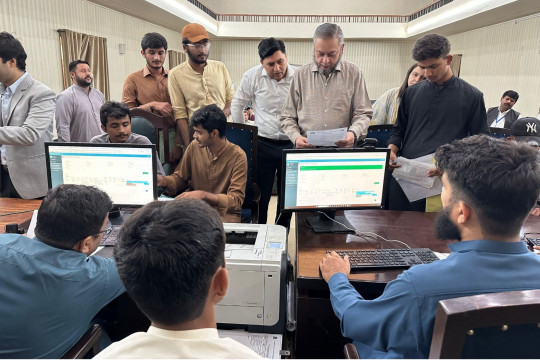 Vice Chancellor Prof. Dr. Muhammad Kamran visited the Admission Cell set up in Ghotvi Hall